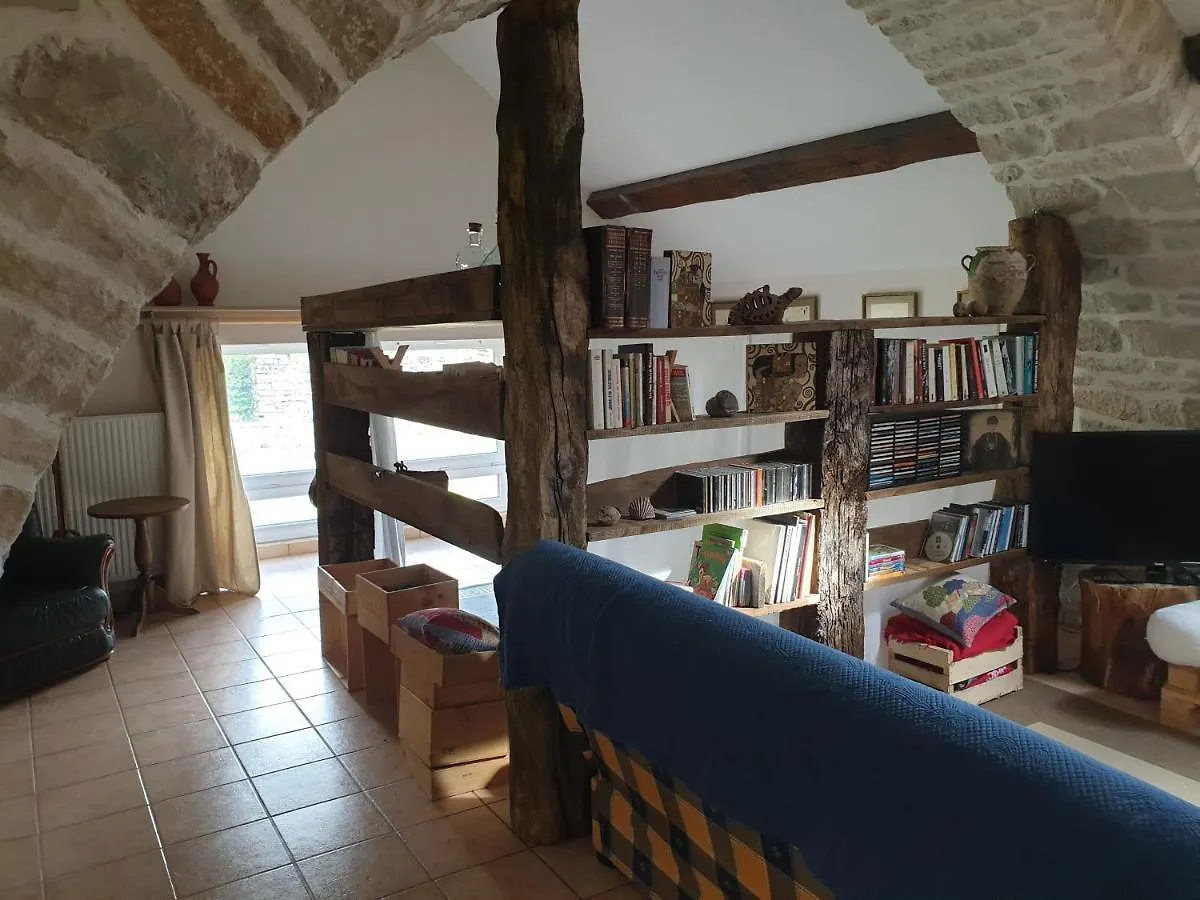Gîte La Grange Saint-Laurent-dʼOlt France