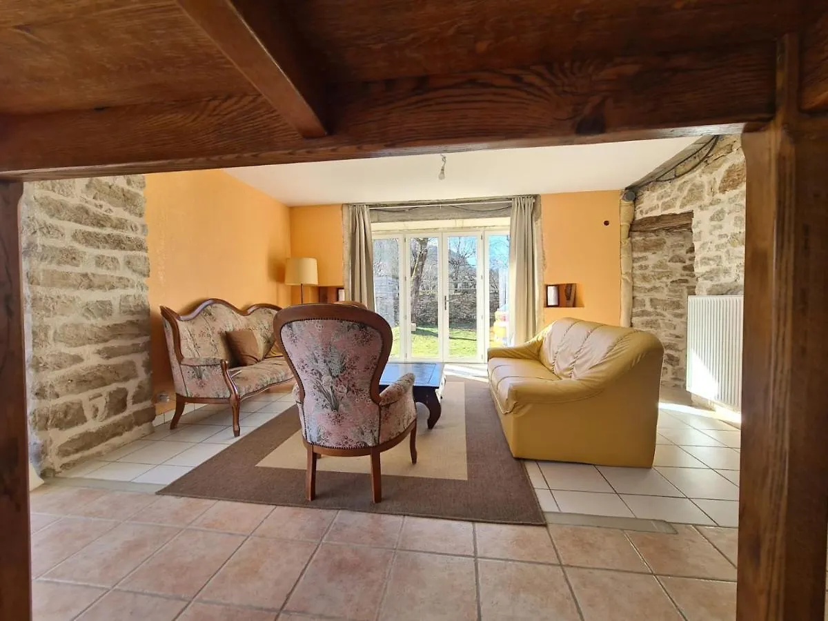 Gîte La Grange Saint-Laurent-dʼOlt Séjour à la campagne