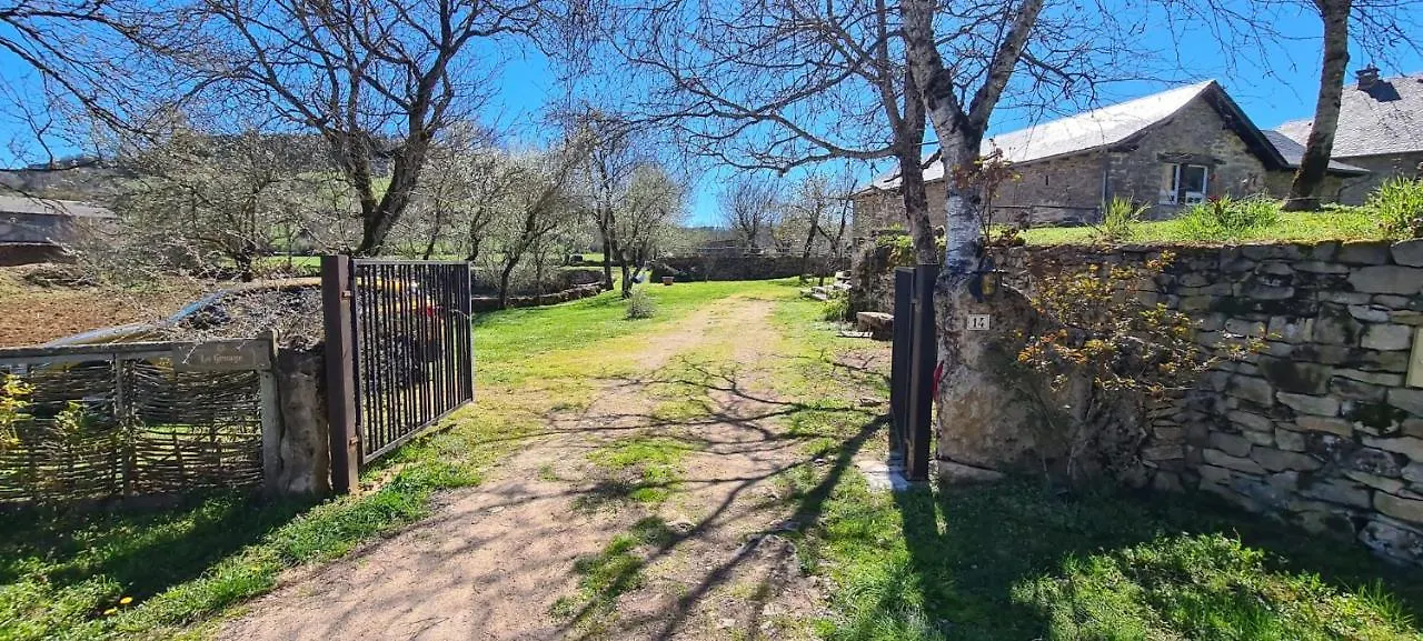 Gîte La Grange Saint-Laurent-dʼOlt France